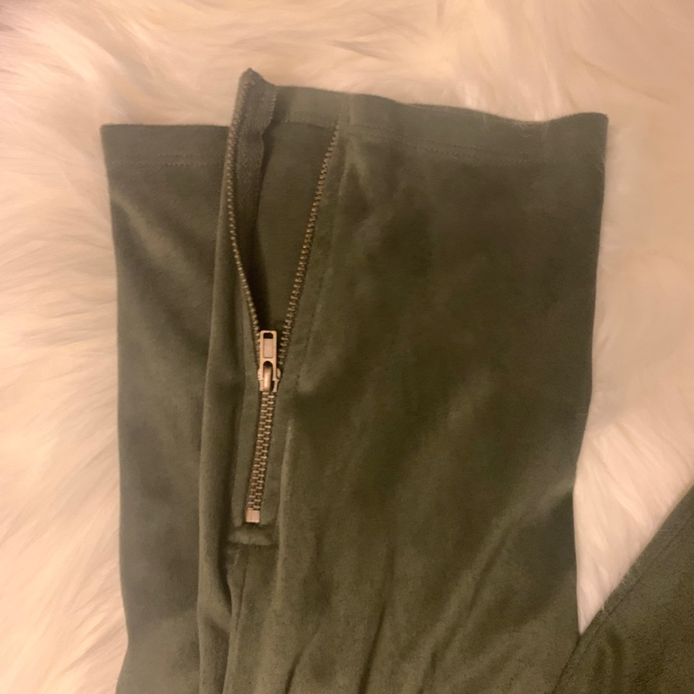 FOREVER 21 Army Green Suede Leggings - Picture 6 of 6